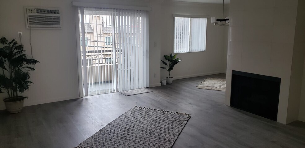 Building Photo - 1525 S Saltair Ave