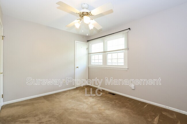 Building Photo - 44 Red Oak Dr