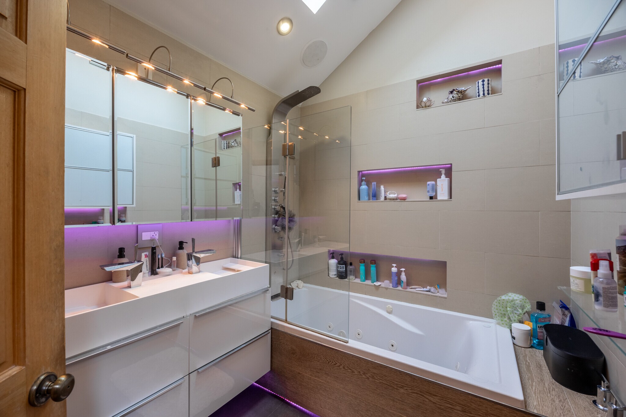 Building Photo - 1220 W Augusta Blvd