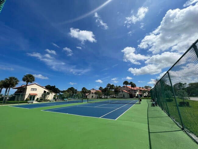 Building Photo - 2 Vía De Casas Sur