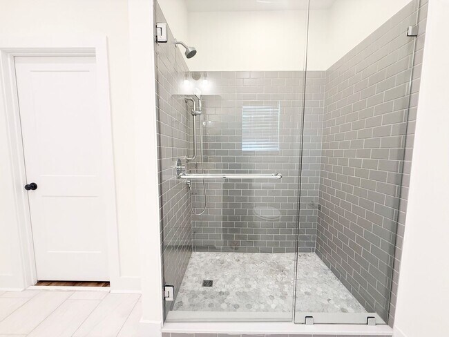 Building Photo - 3-Bedroom Home Steps from Resort-Style Pool with Jack-and-Jill Bath