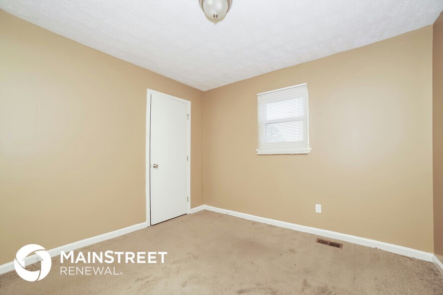 Building Photo - 4872 Pebblebrook Dr