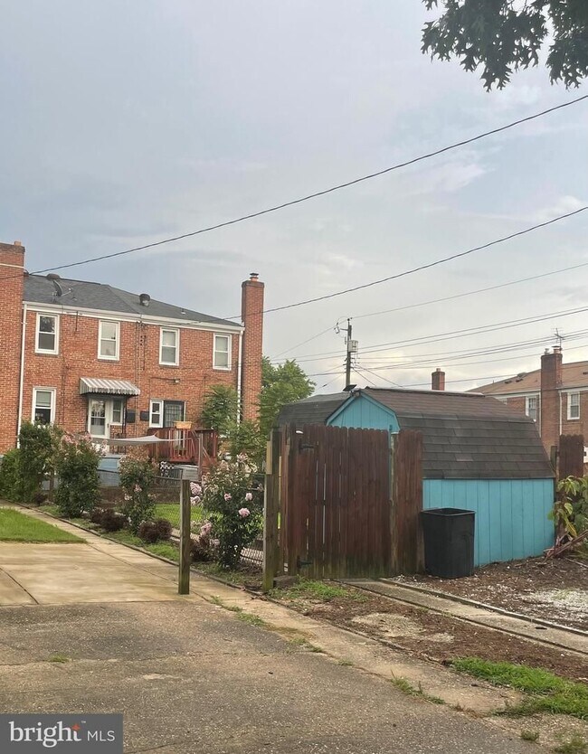 Building Photo - Townhome In Glen Burnie