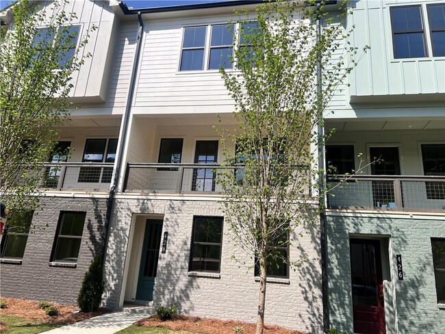 Building Photo - 428 N Park