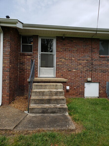 Building Photo - 322 Vista Dr