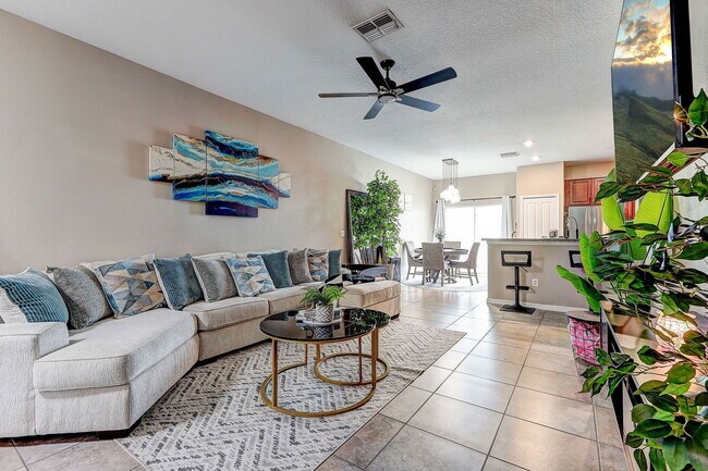 Building Photo - 12910 Utopia Gdns Wy