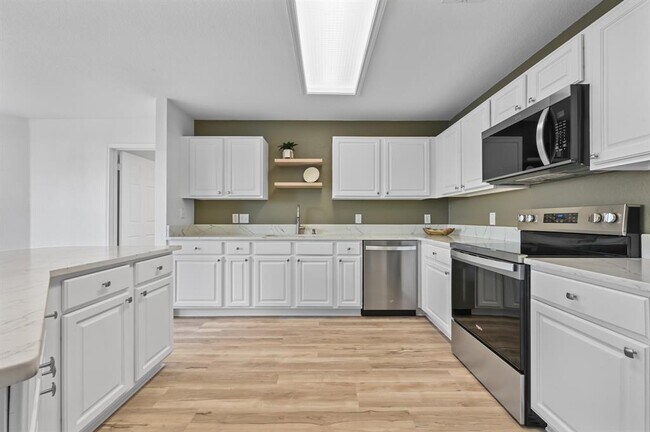 Building Photo - 2412 Regal Park Ln