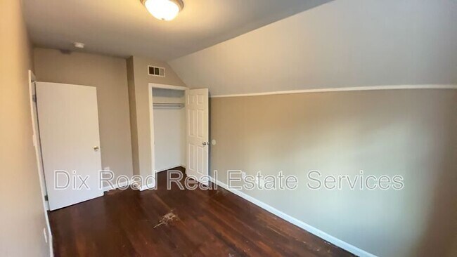 Building Photo - 879 Rockdale Ave