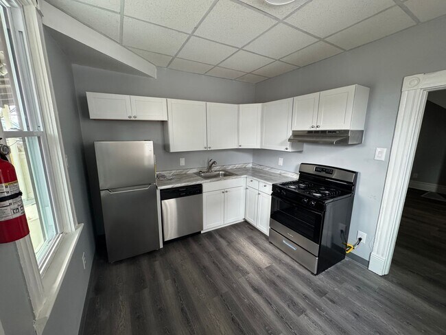 Building Photo - Renovated 3/1 Duplex In The Heart Of Pitcairn!! Available Now!