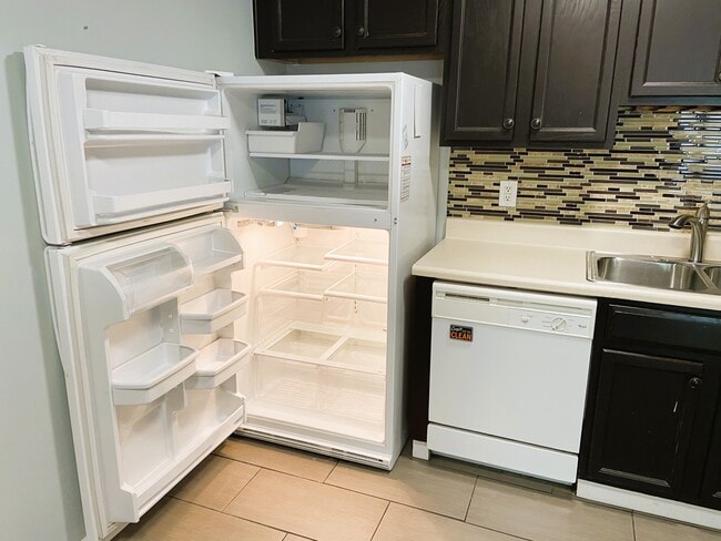 Building Photo - 3030 Barrymore St