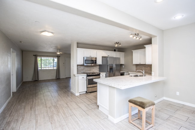 Building Photo - 3609 N Navajo Trail