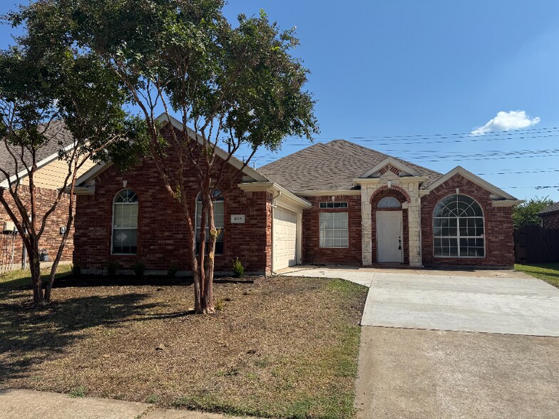 Primary Photo - 903 Redbud Dr