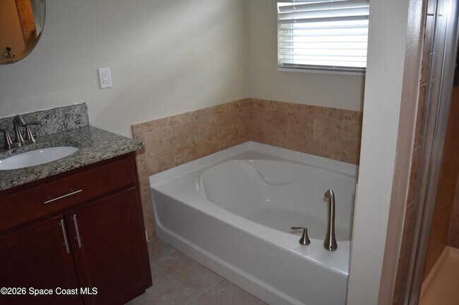 Building Photo - 518 Dillard Dr SE
