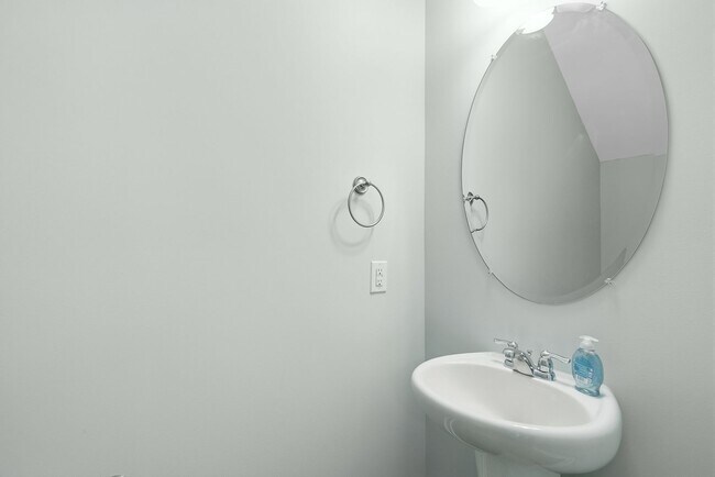 Building Photo - Charming 3 Bedroom Townhome with Private Patio & Fenced Backyard