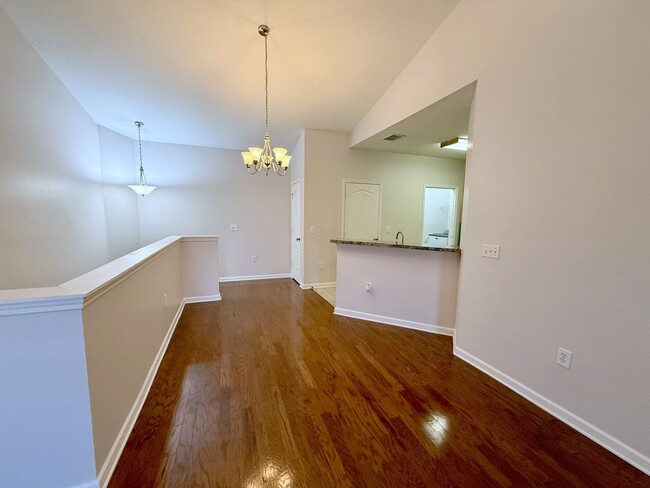 Building Photo - Second Story 1 bedroom 1 bath New Tampa co...