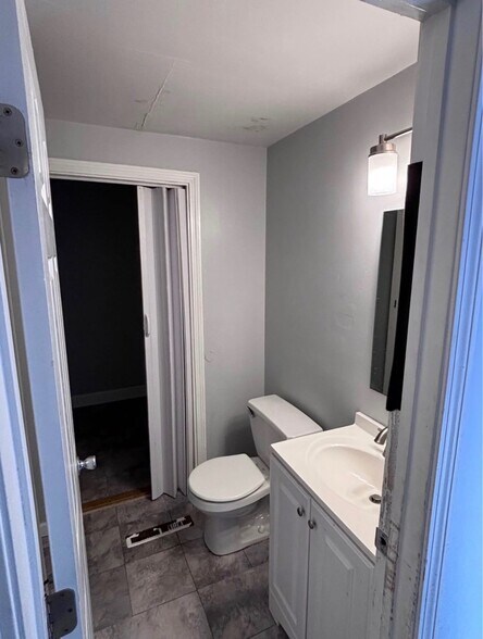 Building Photo - 66 Douglas Dr