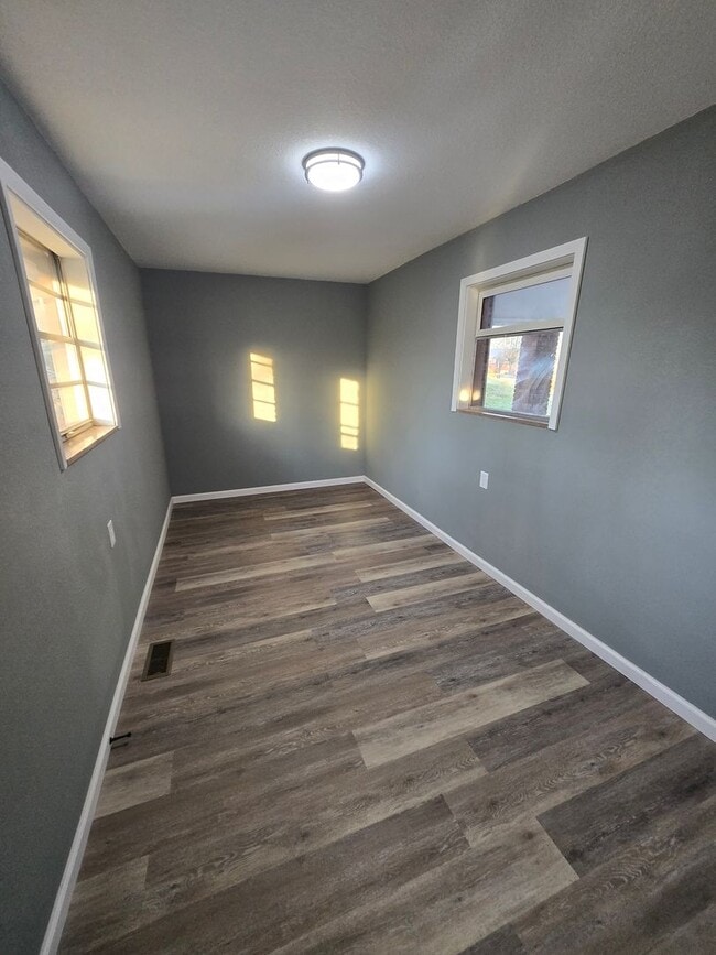 Building Photo - Charming 3-Bedroom, 2-Bathroom Brick Home for Rent