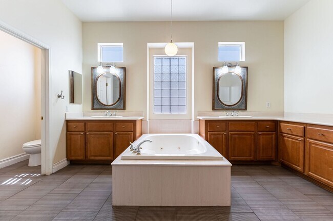 Building Photo - 3334 Garden Shower Pl