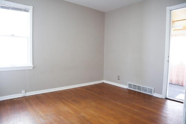 Building Photo - 4144 Hinsdale Rd