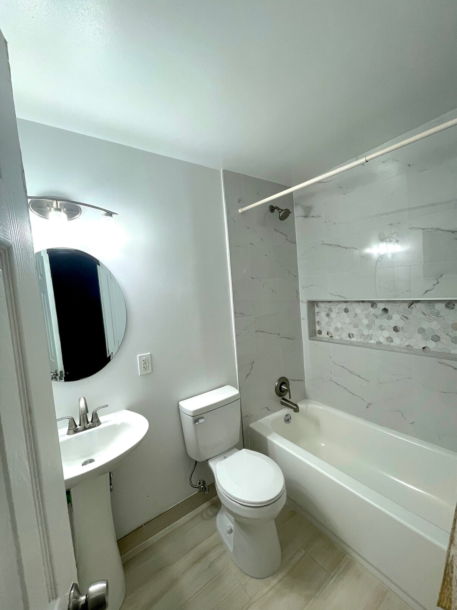 Building Photo - 1720 NE 62nd St