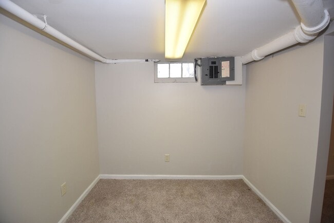 Building Photo - Near Notre Dame  2 Story 3 bedroom with 2 car garage