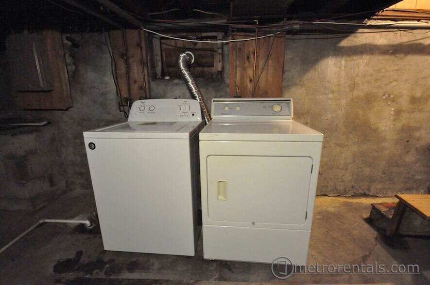 Building Photo - 2179 Summit St