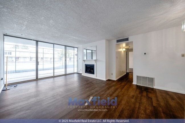 Building Photo - NEWLY REMODELED FLOORING!! Salt Lake City - Heart of Downtown - 2BD - 2BTH - 1GAR PARKING