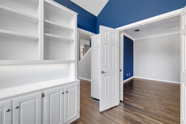 Building Photo - 1109 San Saba Dr