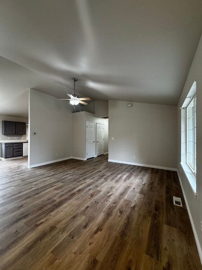 Building Photo - 2203 N Abbey Glen Ct