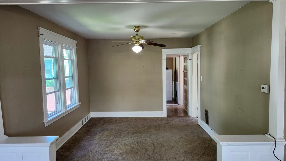 Building Photo - 47 Roesch Ave
