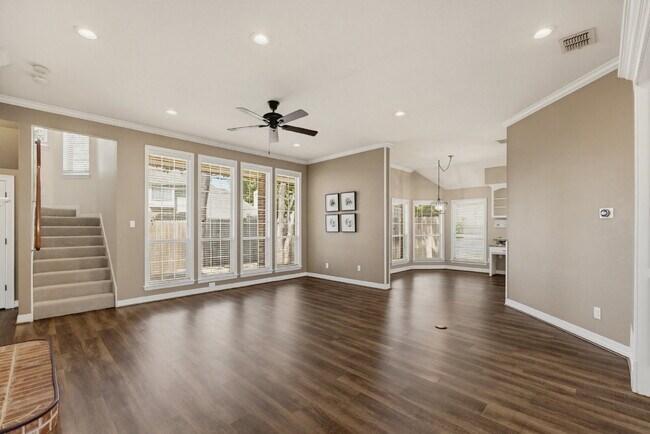 Building Photo - Perfect blend of comfort, style, and convenience.