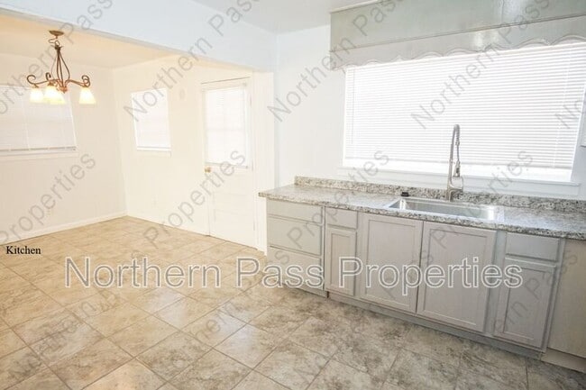 Building Photo - 8125 Loma Terrace Rd