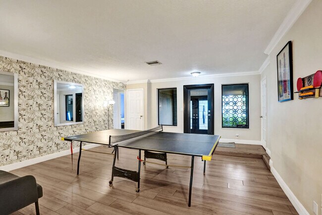 Building Photo - 5415 Harrison St