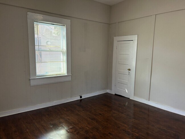 Building Photo - 2 Bedroom Home Near Plaza Midwood!