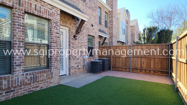 Building Photo - 1221 Lake Pointe Way