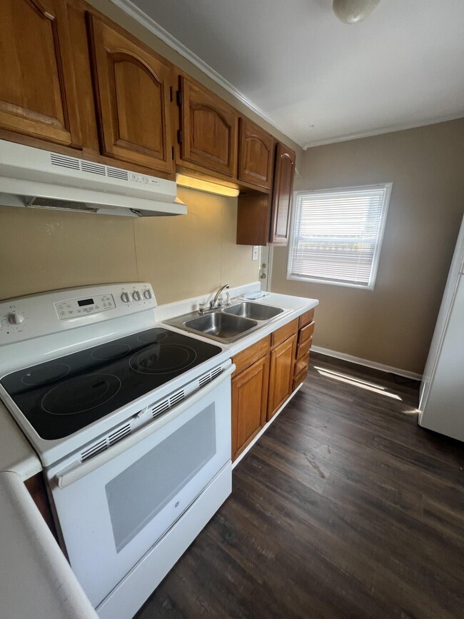 Building Photo - 960 Meadow Ln