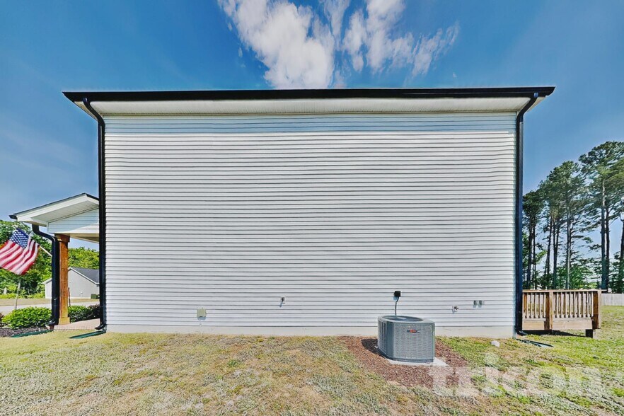Building Photo - 116 Greenhouse St