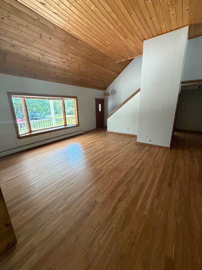 Building Photo - 2-Bedroom, 2-Bath Single-Family Home with Oversized Garage – Hudson, NH