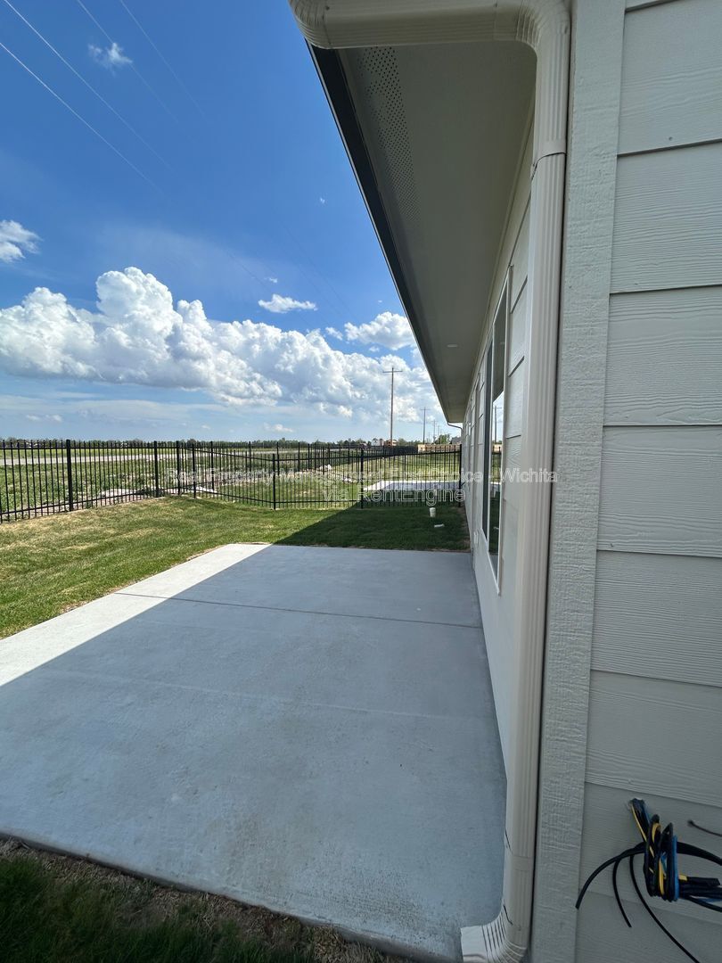 Building Photo - 157 N Gowen St