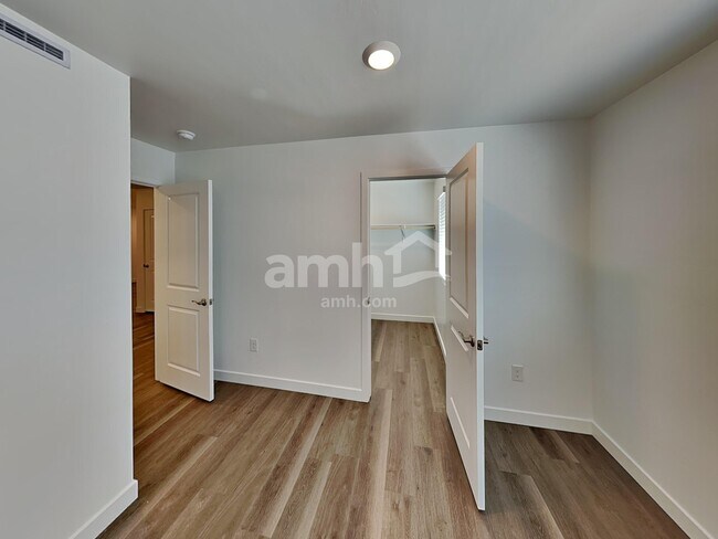 Building Photo - 6541 E Paseo Alga