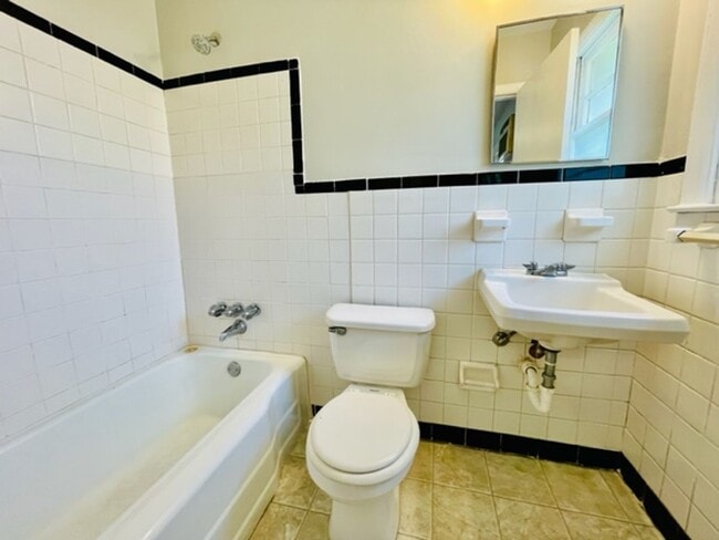 Building Photo - 1BR/1BA UNCG CAMPUS
