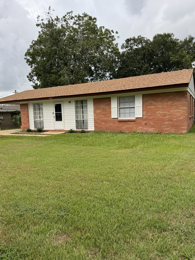 Building Photo - 7005 Denver Dr