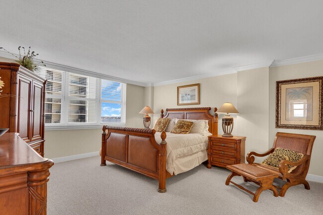 Building Photo - 5440 N Ocean Dr