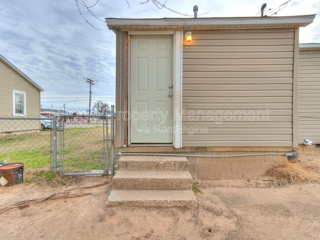 Building Photo - 4005 N Rockwell Ave