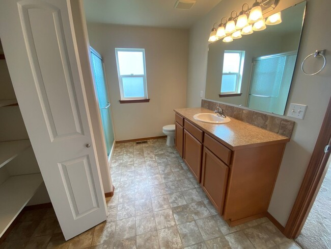 Building Photo - 3 Bedroom Home on Cul-De-Sac for Rent!