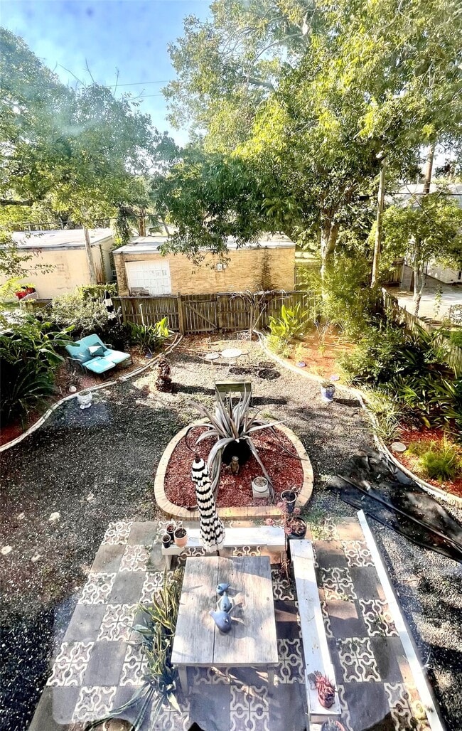 Building Photo - 1614 Avenue K