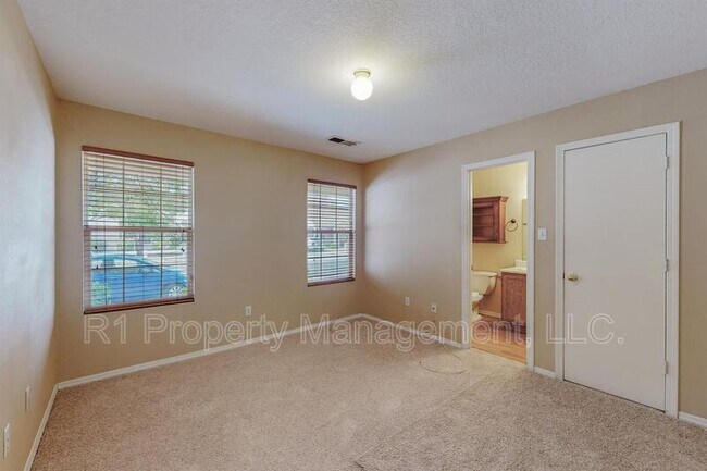 Building Photo - 10728 Hatch Dr NW