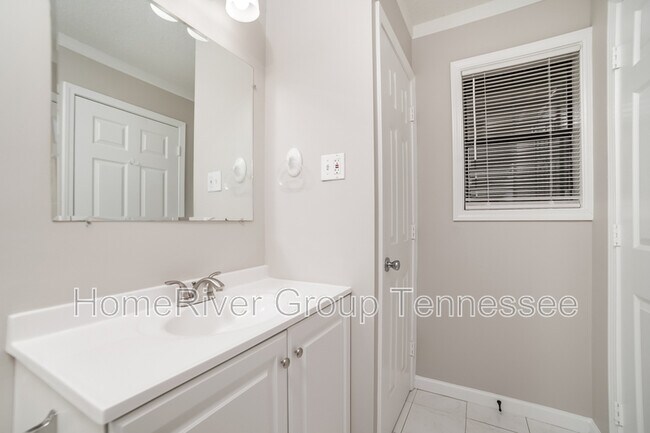 Building Photo - 2775 Ashbriar Dr