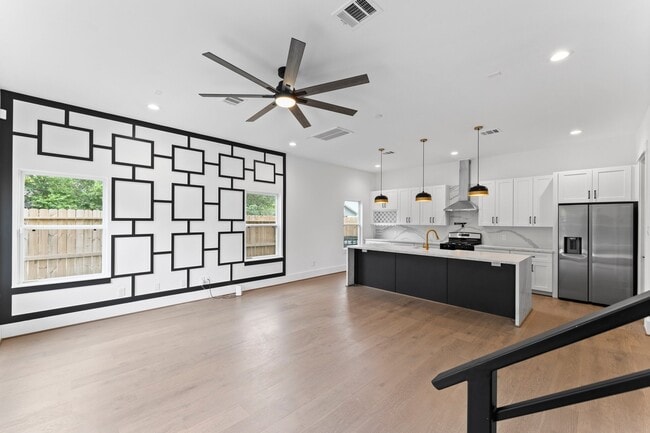 Building Photo - 4303 Buck St