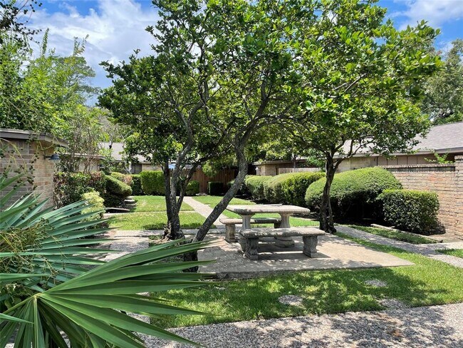 Building Photo - 1529 Wirt Rd